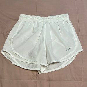 Women’s Nike Shorts White Small
